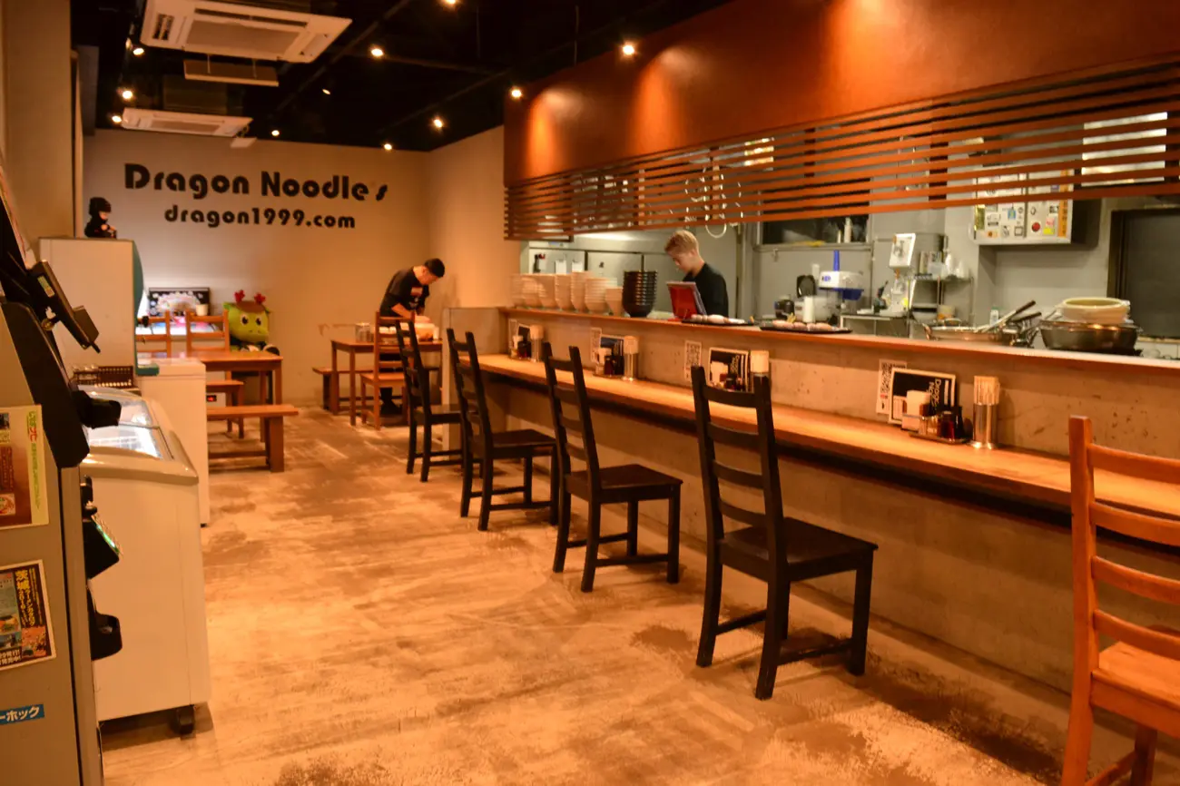 ドラゴンラーメン店内