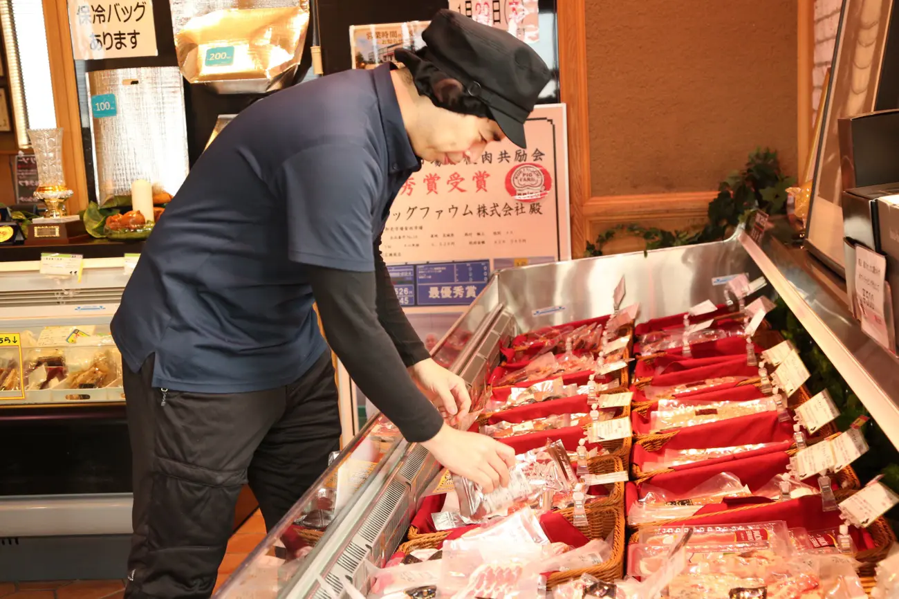 ぶぅーぶー豚職人工房の倉持暁成さん