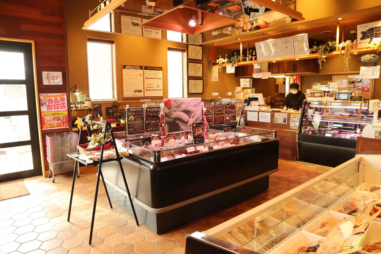 明るくオシャレなぶぅーぶー豚職人工房の店内