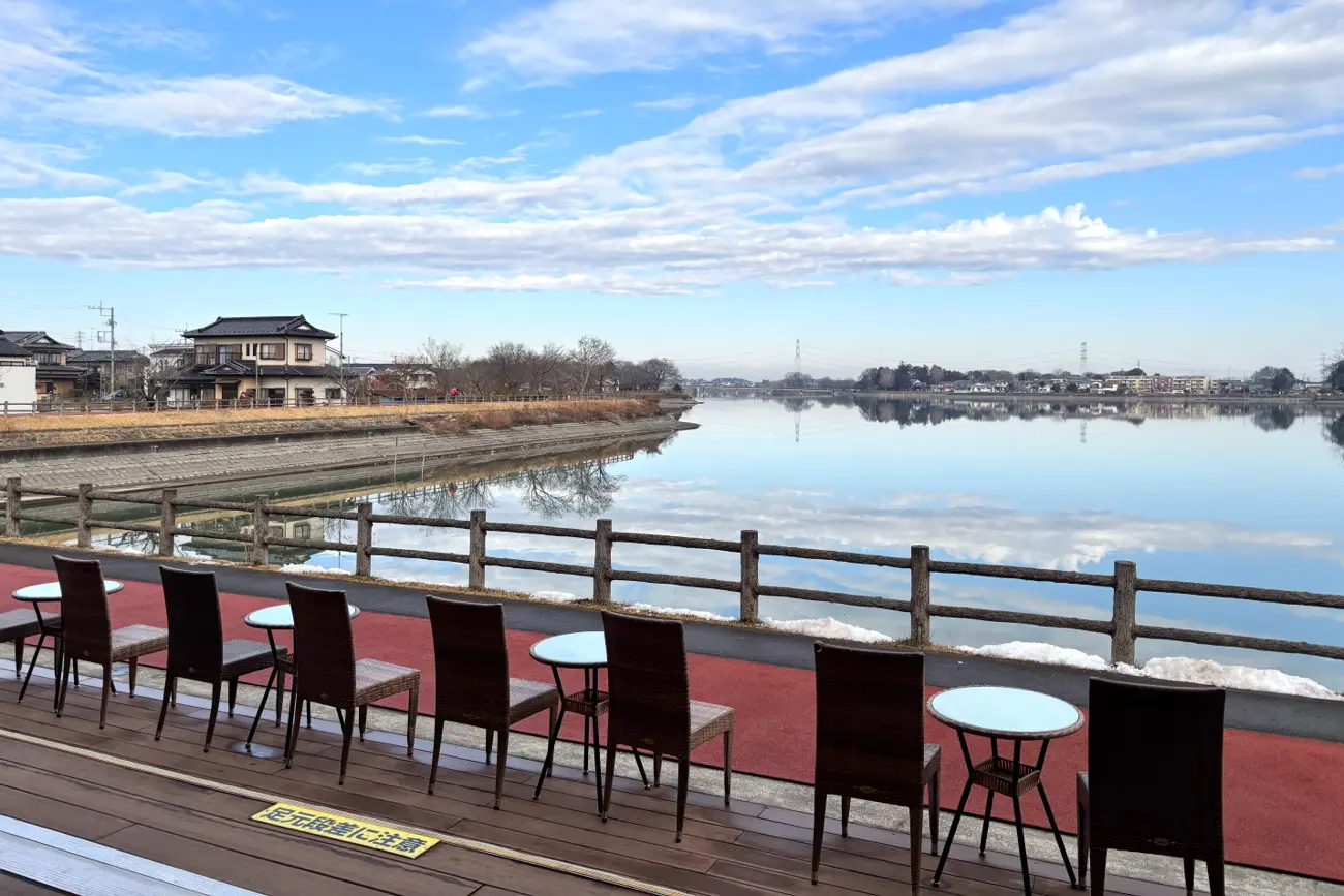 砂沼広域公園に隣接する観光交流施設「さん歩の駅 サン・SUNさぬま」の外観