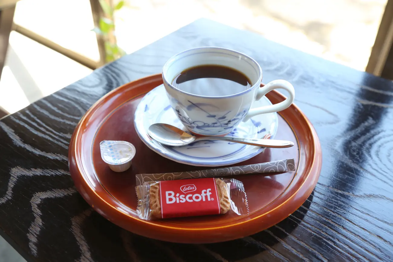 砂沼庵の立礼席から眺める砂沼の景色