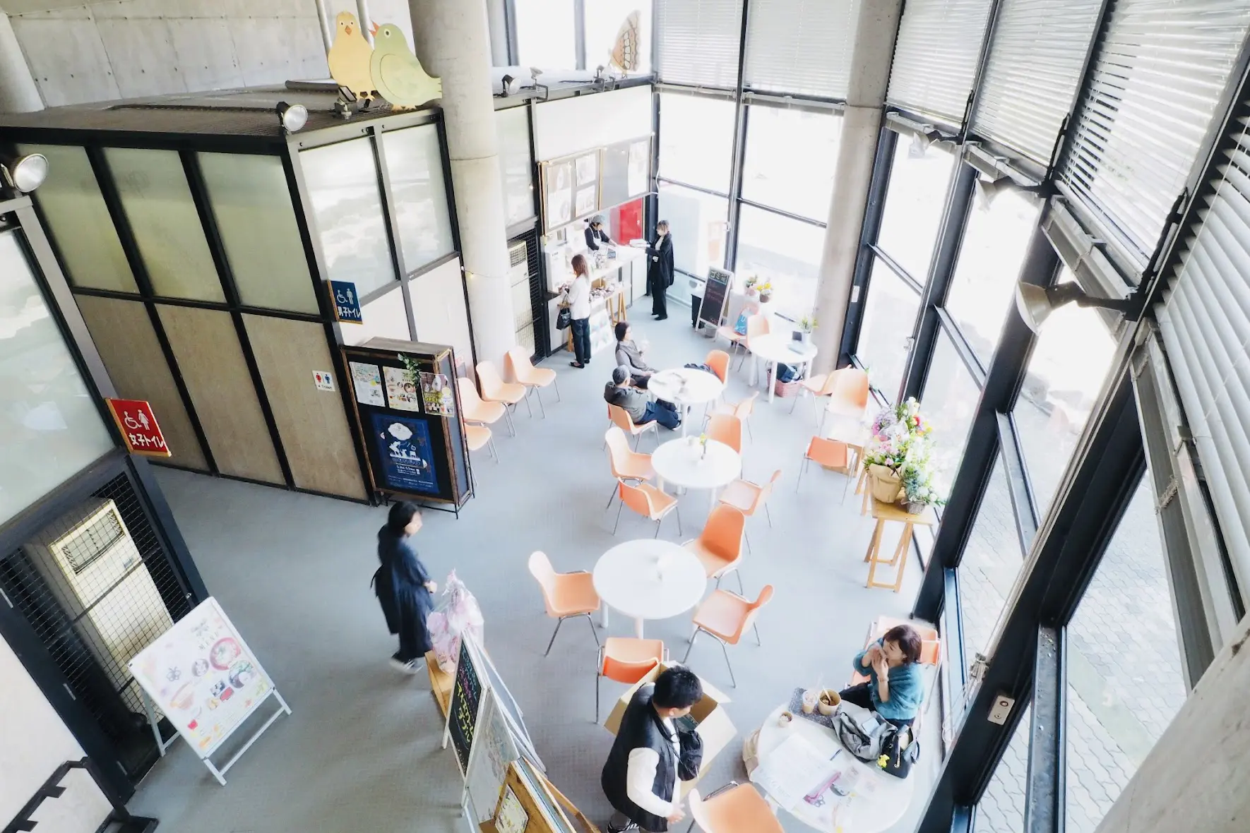 公園カフェてふてふの子供に優しい店内の様子